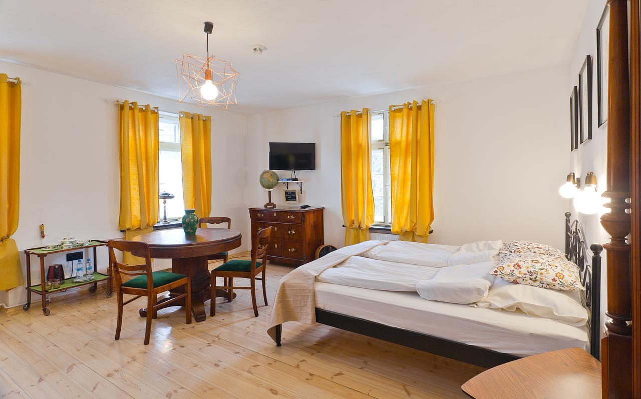 Bed and Breakfast Barokowy Zakatek à Świdnica Extérieur photo