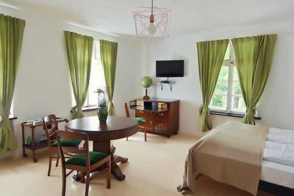 Bed and Breakfast Barokowy Zakatek à Świdnica Extérieur photo